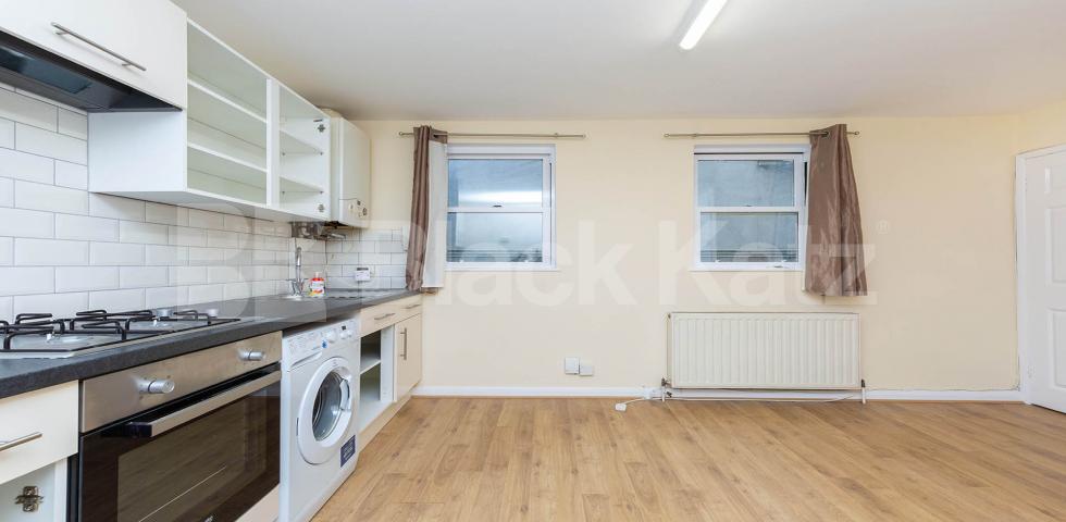 			LOCATION LOCATION LOCATION !!!, 1 Bedroom, 1 bath, 1 reception Flat			 Swan Yard, ISLINGTON N1